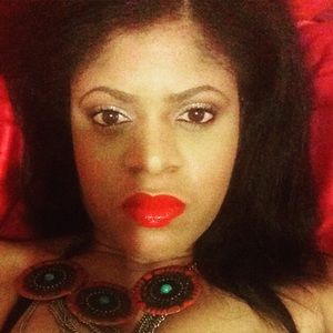 Meet your Posher, Adaria